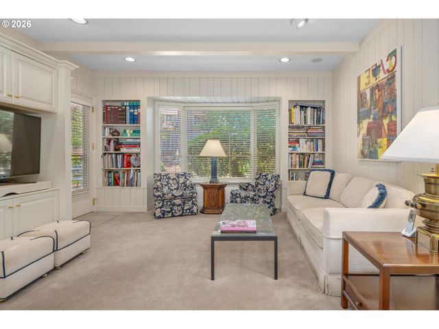 7535 Sw MONTCLAIR Dr, Portland, OR 97225