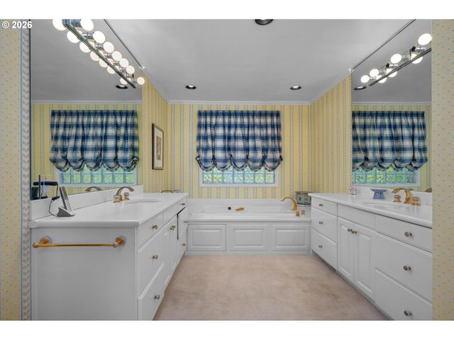 7535 Sw MONTCLAIR Dr, Portland, OR 97225