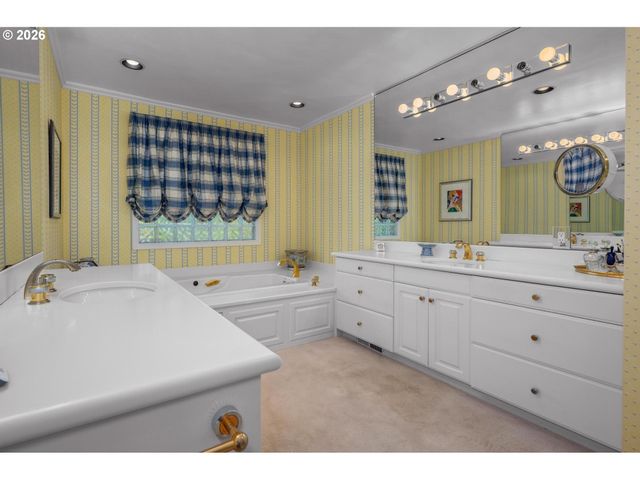 7535 Sw MONTCLAIR Dr, Portland, OR 97225