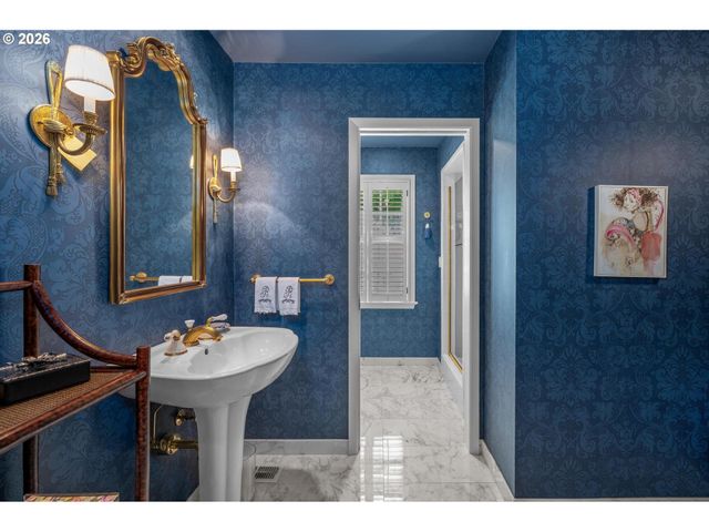 7535 Sw MONTCLAIR Dr, Portland, OR 97225