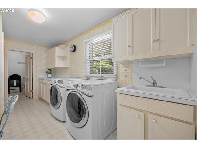 7535 Sw MONTCLAIR Dr, Portland, OR 97225