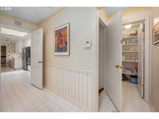 7535 Sw MONTCLAIR Dr, Portland, OR 97225