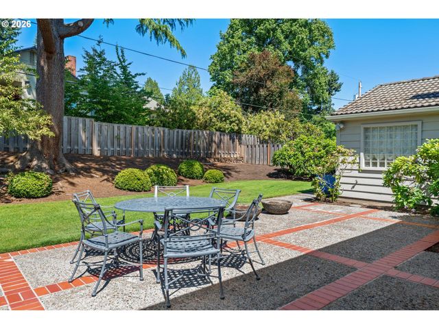 7535 Sw MONTCLAIR Dr, Portland, OR 97225