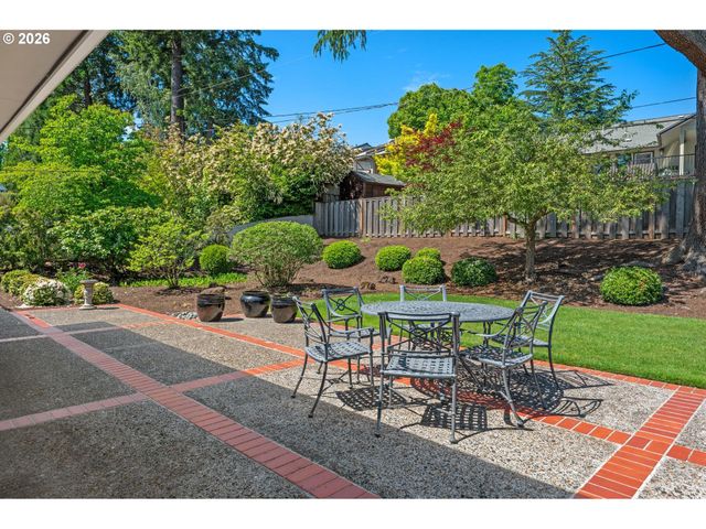 7535 Sw MONTCLAIR Dr, Portland, OR 97225