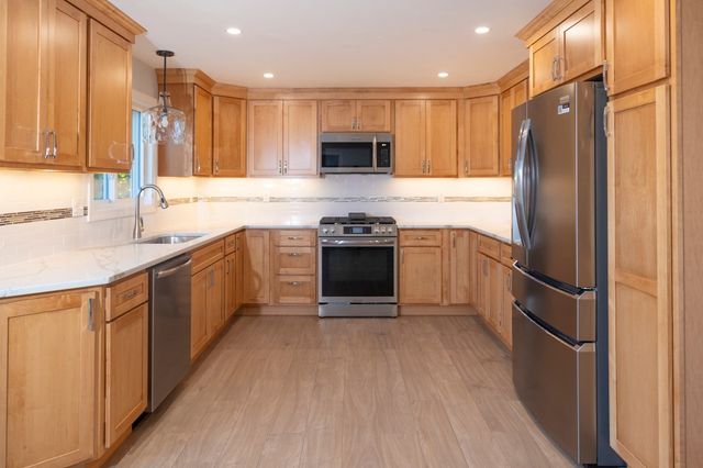 122 Leedham St 122, Attleboro, MA 02703