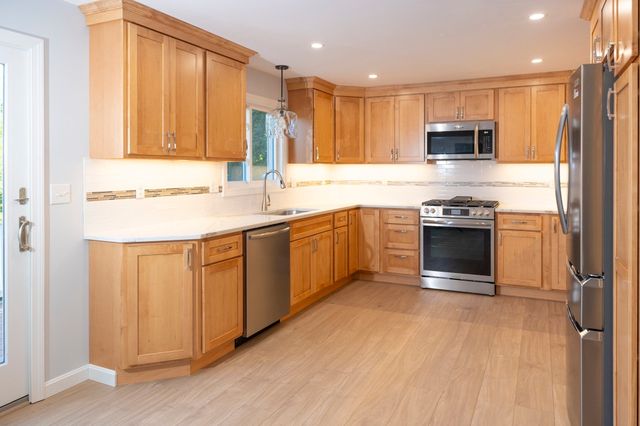 122 Leedham St 122, Attleboro, MA 02703