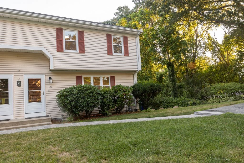 122 Leedham St 122, Attleboro, MA 02703