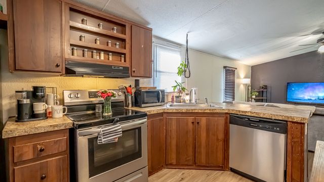 3622 Brook Valley Street, Granbury, TX 76048