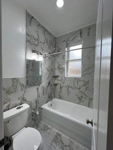 4427 N Seeley Avenue 105, Chicago, IL 60625