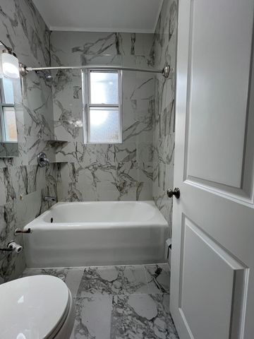 4427 N Seeley Avenue 105, Chicago, IL 60625