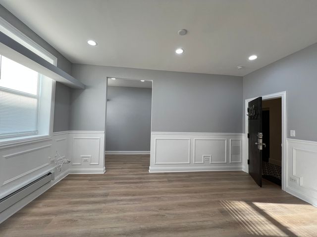 4427 N Seeley Avenue 105, Chicago, IL 60625