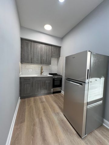 4427 N Seeley Avenue 105, Chicago, IL 60625