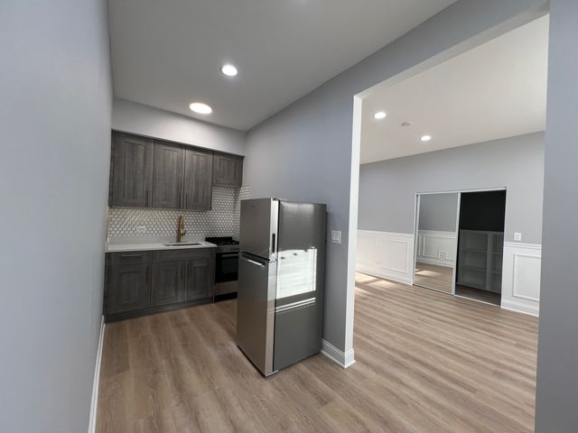 4427 N Seeley Avenue 105, Chicago, IL 60625