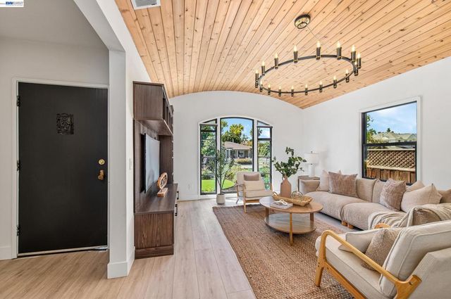 4073 Stanley Blvd, Pleasanton, CA 94566