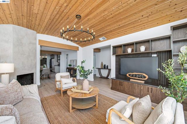 4073 Stanley Blvd, Pleasanton, CA 94566