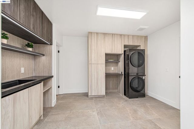 4073 Stanley Blvd, Pleasanton, CA 94566