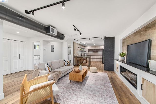 4073 Stanley Blvd, Pleasanton, CA 94566