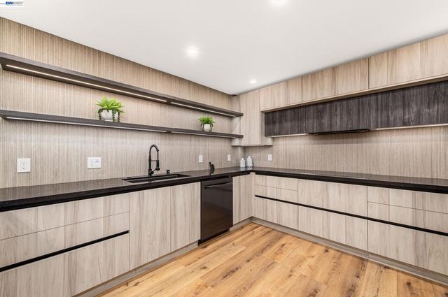 4073 Stanley Blvd, Pleasanton, CA 94566