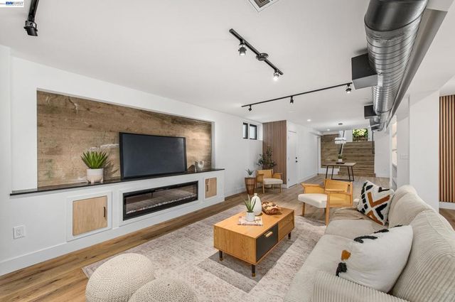 4073 Stanley Blvd, Pleasanton, CA 94566