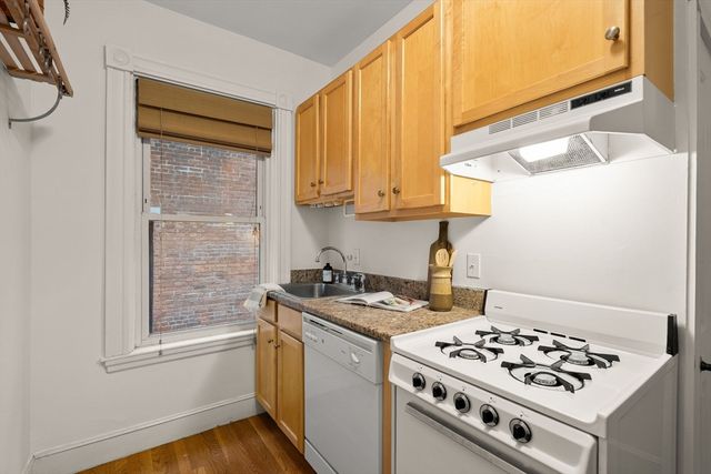 140 Huron Ave 7, Cambridge, MA 02138