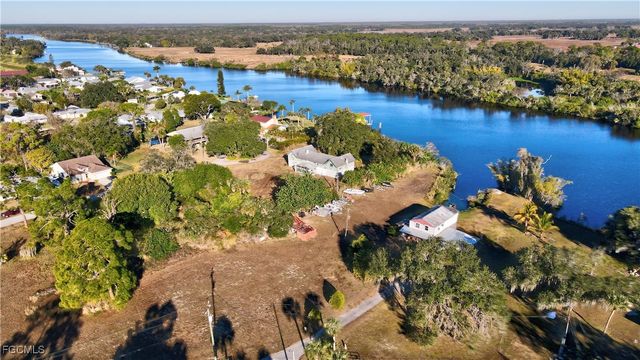 2111 Gardner CT, Alva, FL 33920