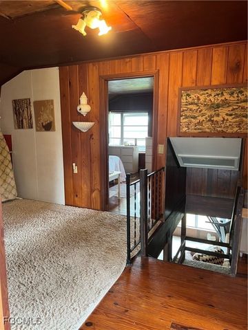 2111 Gardner CT, Alva, FL 33920