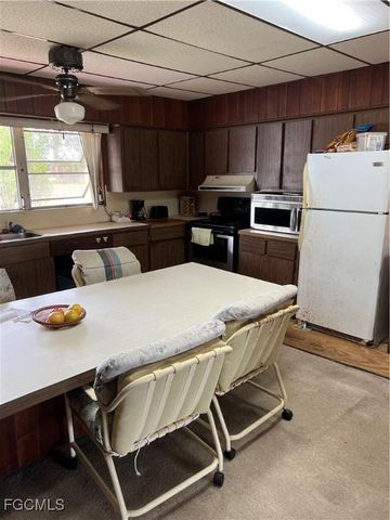 2111 Gardner CT, Alva, FL 33920