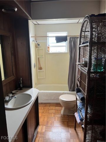 2111 Gardner CT, Alva, FL 33920