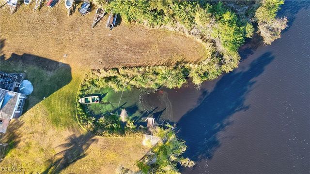 2111 Gardner CT, Alva, FL 33920