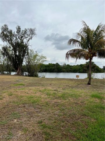 2111 Gardner CT, Alva, FL 33920