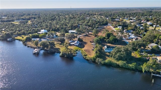 2111 Gardner CT, Alva, FL 33920