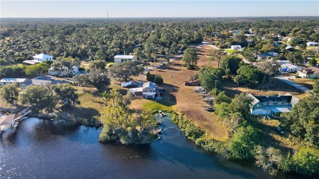 2111 Gardner CT, Alva, FL 33920