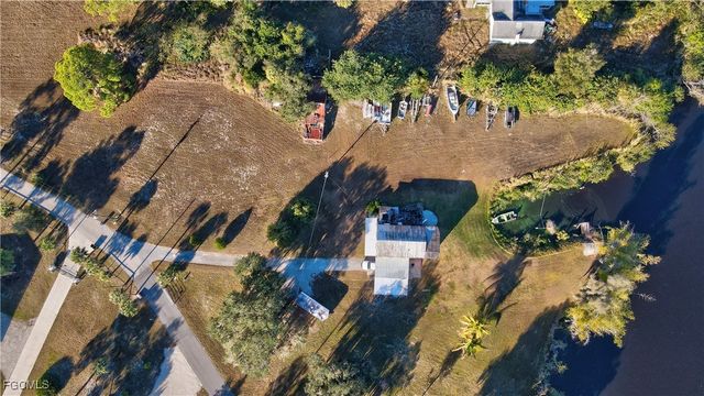 2111 Gardner CT, Alva, FL 33920