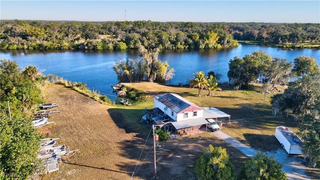2111 Gardner CT, Alva, FL 33920