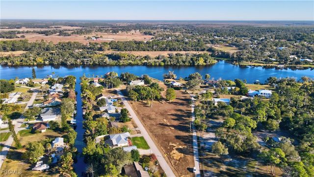 2111 Gardner CT, Alva, FL 33920