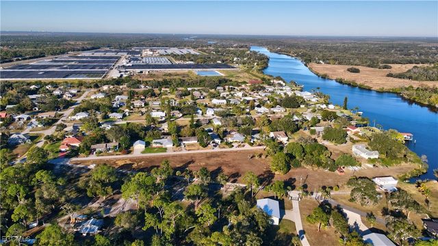 2111 Gardner CT, Alva, FL 33920