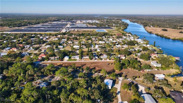 2111 Gardner CT, Alva, FL 33920