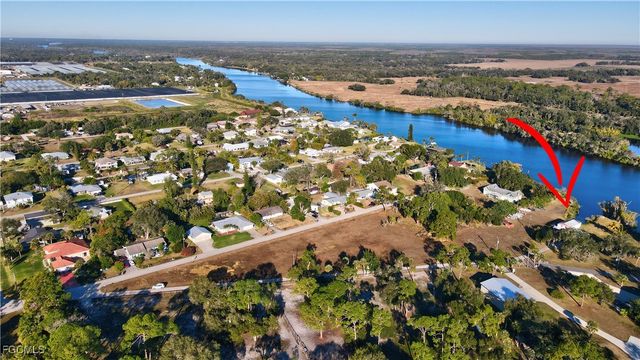 2111 Gardner CT, Alva, FL 33920