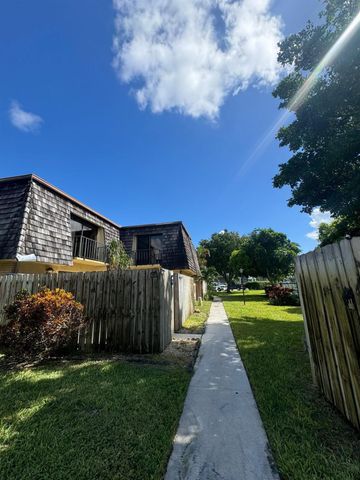 61 Lake Arbor Drive, Palm Springs, FL 33461