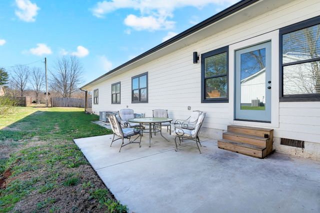 65 Duncan Ln, Winchester, TN 37398