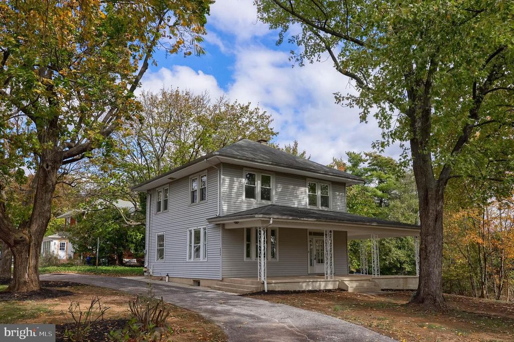 2094 WINDING RD, York, PA 17408