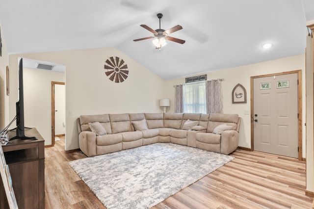 322 Sugar Lane, Clever, MO 65631