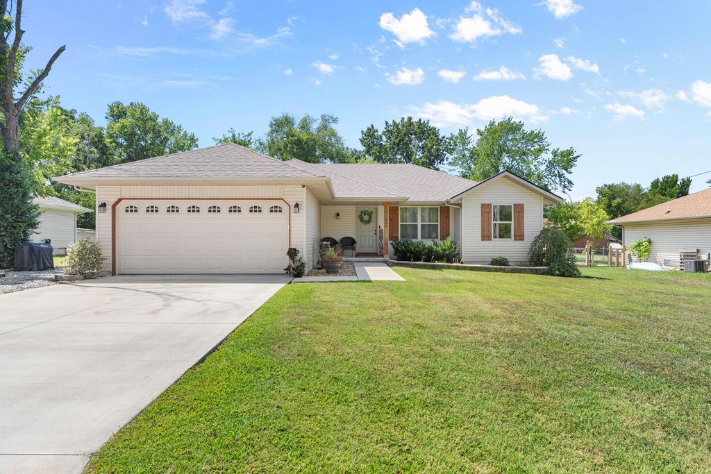 322 Sugar Lane, Clever, MO 65631