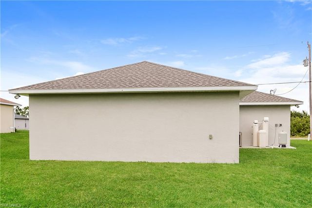 2607 30th ST SW, Lehigh Acres, FL 33976