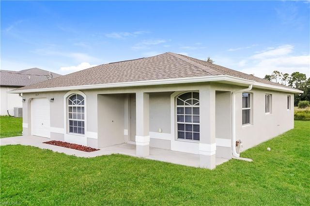 2607 30th ST SW, Lehigh Acres, FL 33976