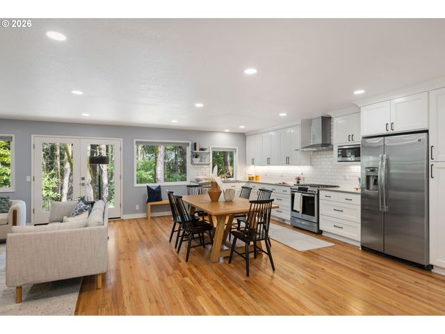 1899 COUNTRY CLUB Rd, Lake Oswego, OR 97034