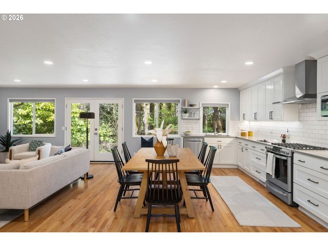 1899 COUNTRY CLUB Rd, Lake Oswego, OR 97034