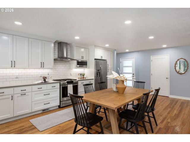 1899 COUNTRY CLUB Rd, Lake Oswego, OR 97034