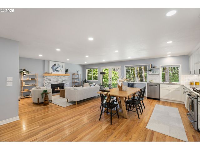 1899 COUNTRY CLUB Rd, Lake Oswego, OR 97034