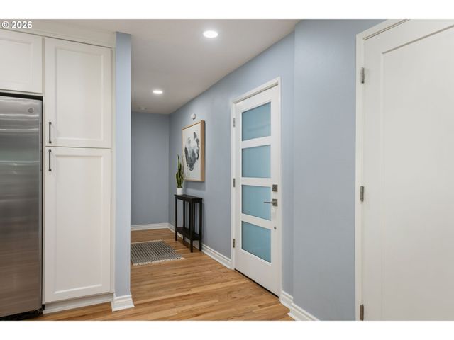 1899 COUNTRY CLUB Rd, Lake Oswego, OR 97034